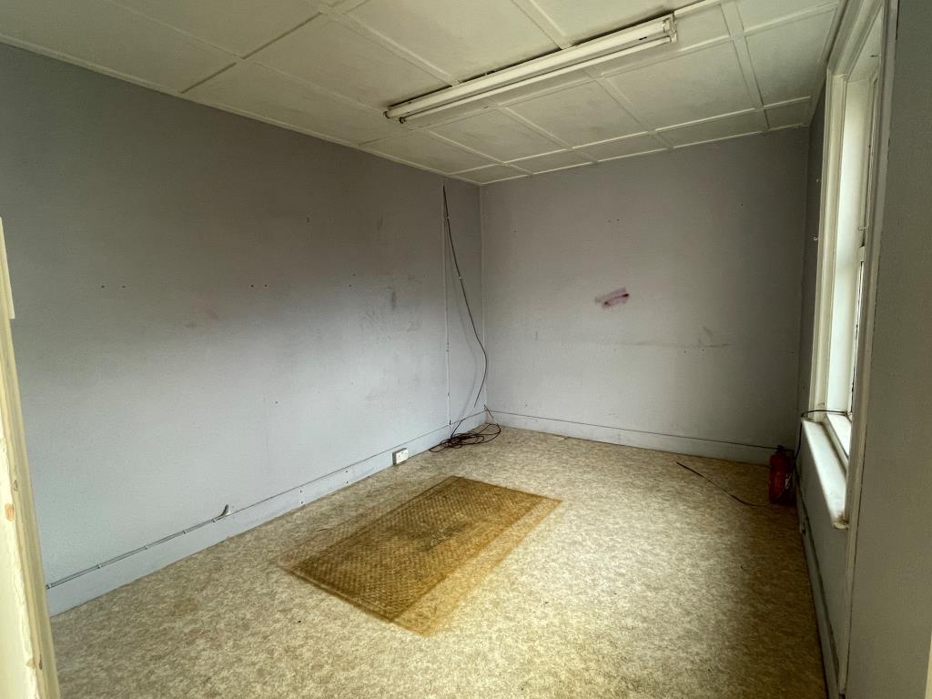 Lot: 25 - COMMERCIAL UNIT AND GROUND RENT INCOME -